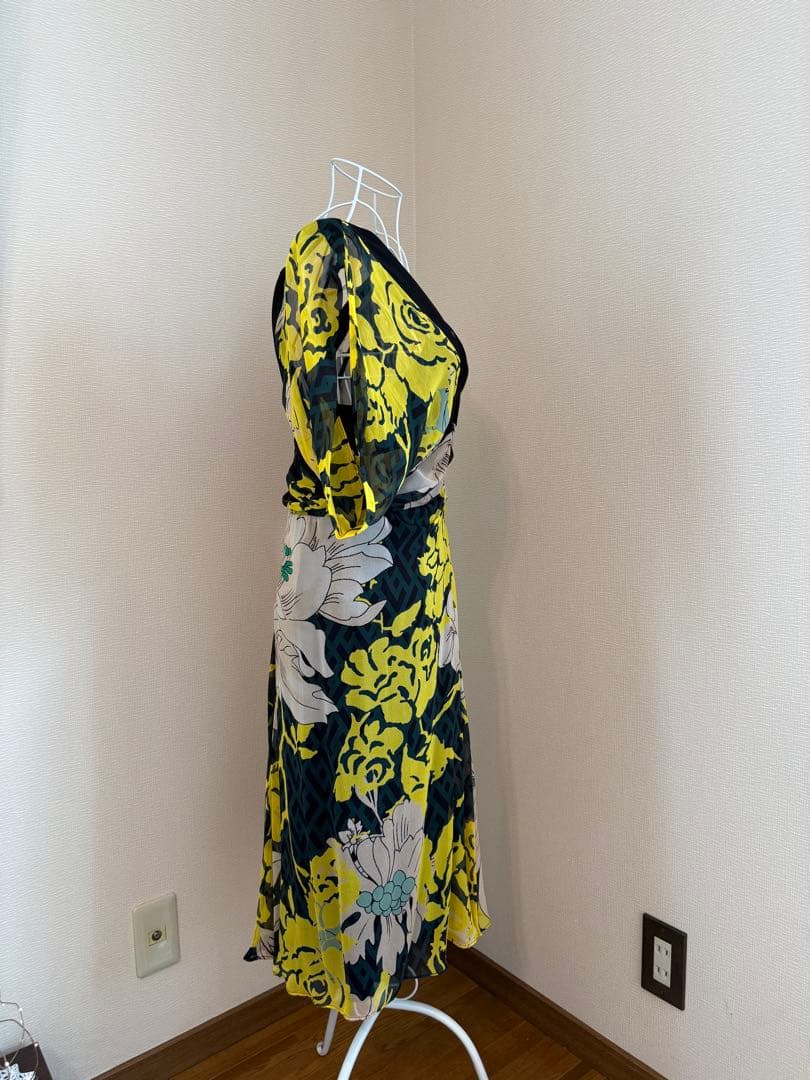 【DIANE von FURSTENBERG 】 花柄Vネック半袖ワンピース
