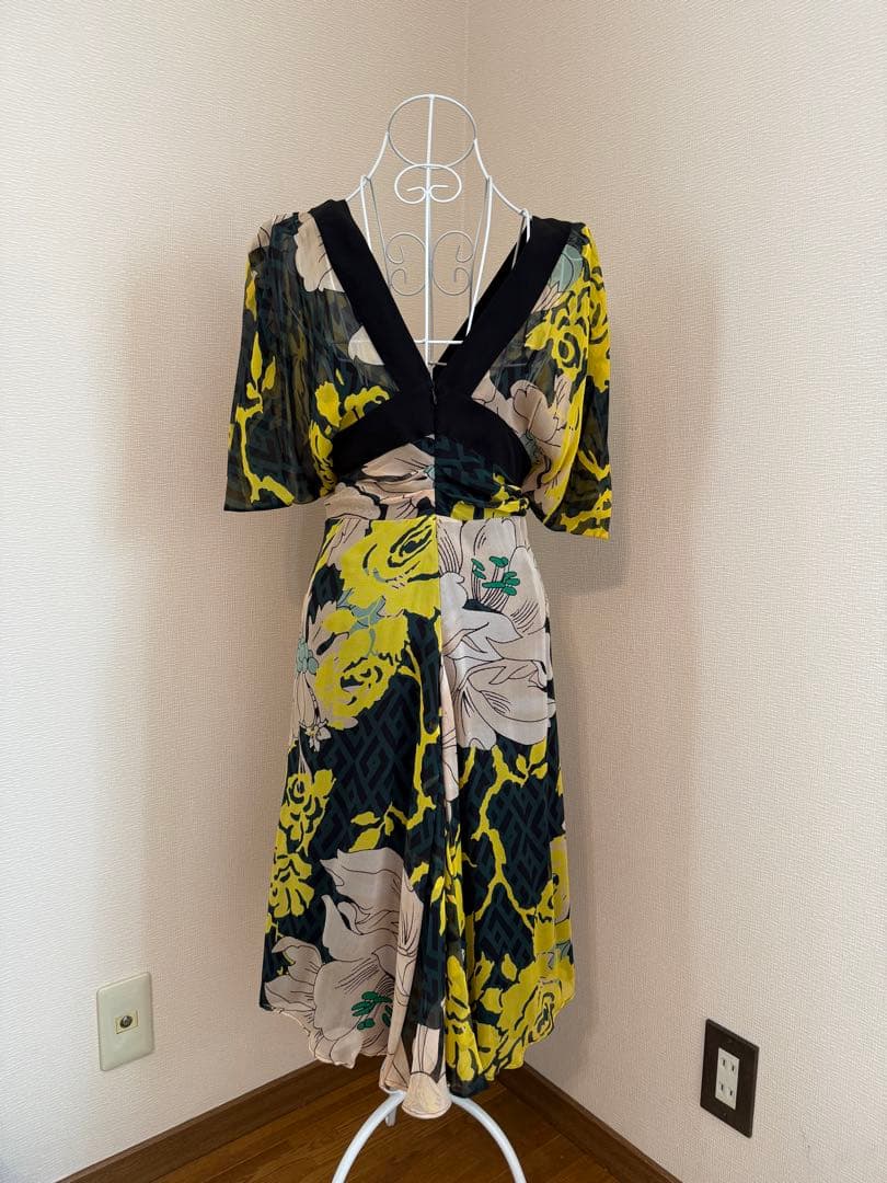 【DIANE von FURSTENBERG 】 花柄Vネック半袖ワンピース