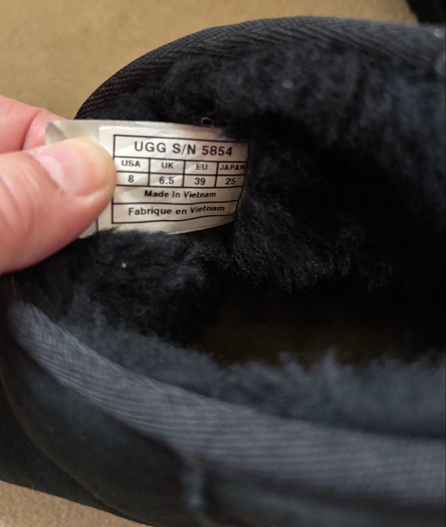 UGG♪クラッシックミニ♪ムートンブーツ♪黒♪サイズ8♪