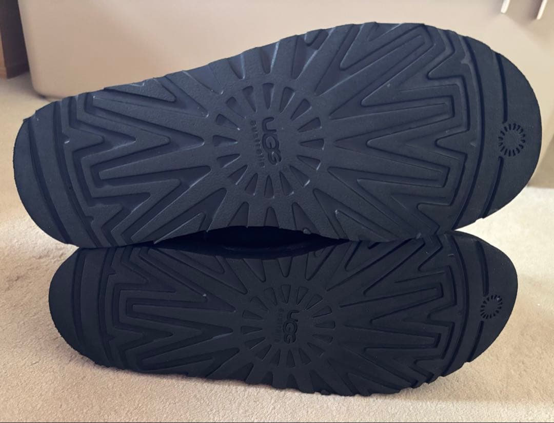UGG♪クラッシックミニ♪ムートンブーツ♪黒♪サイズ8♪