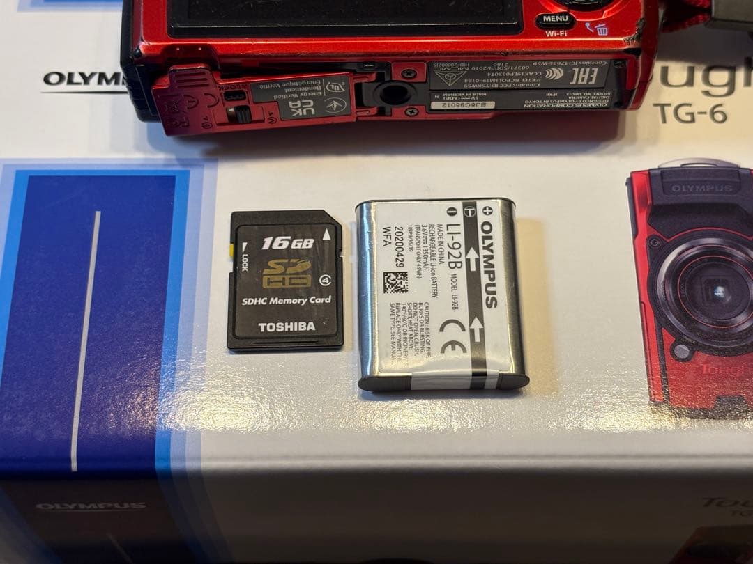 OLYMPUS Tough TG-6 レッド 本体と付属品