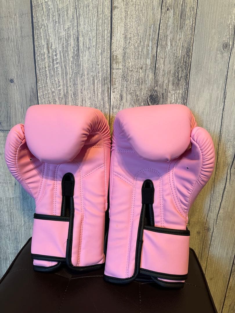 Fairtex 8ozピンクボクシンググローブ