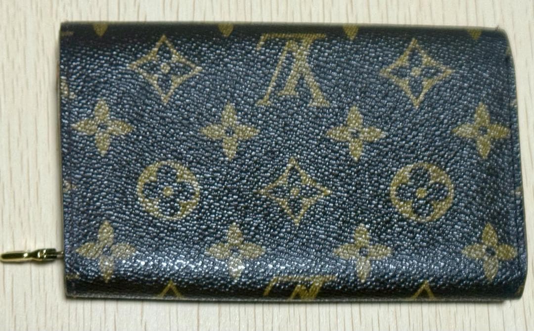 Louis Vuitton モノグラム 二つ折り財布、外側は大丈夫です