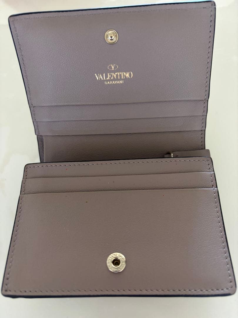 VALENTINO スタッズ付き二つ折り財布