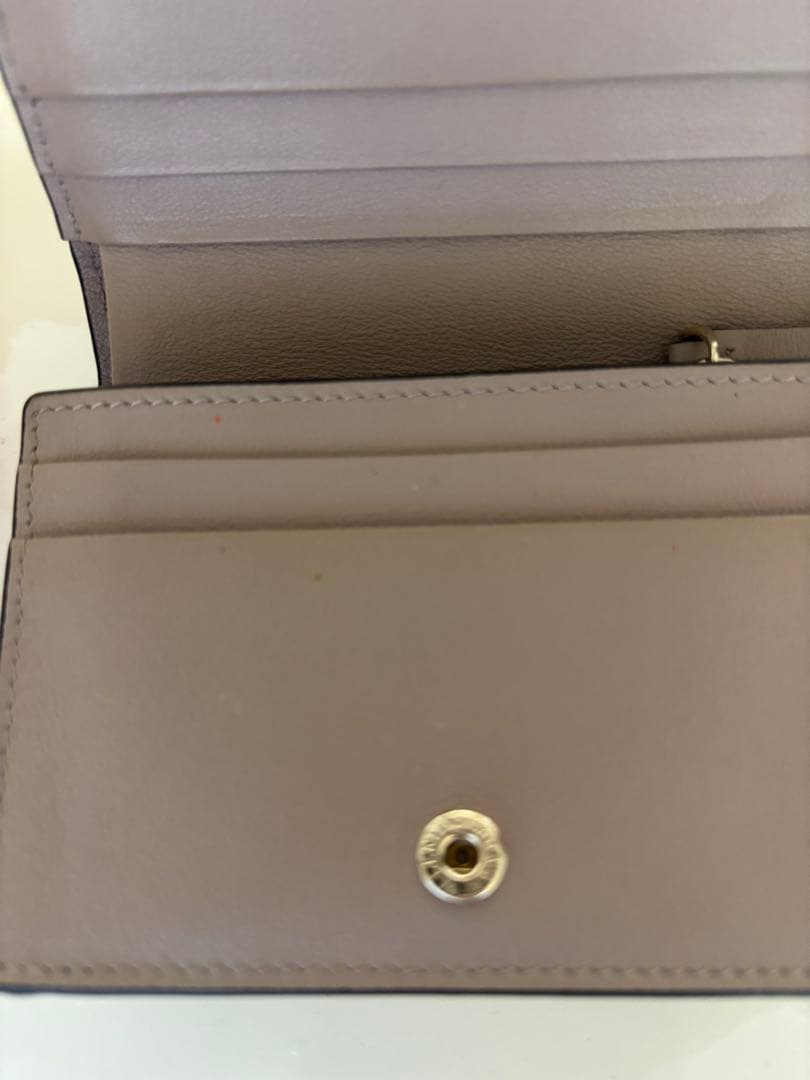 VALENTINO スタッズ付き二つ折り財布