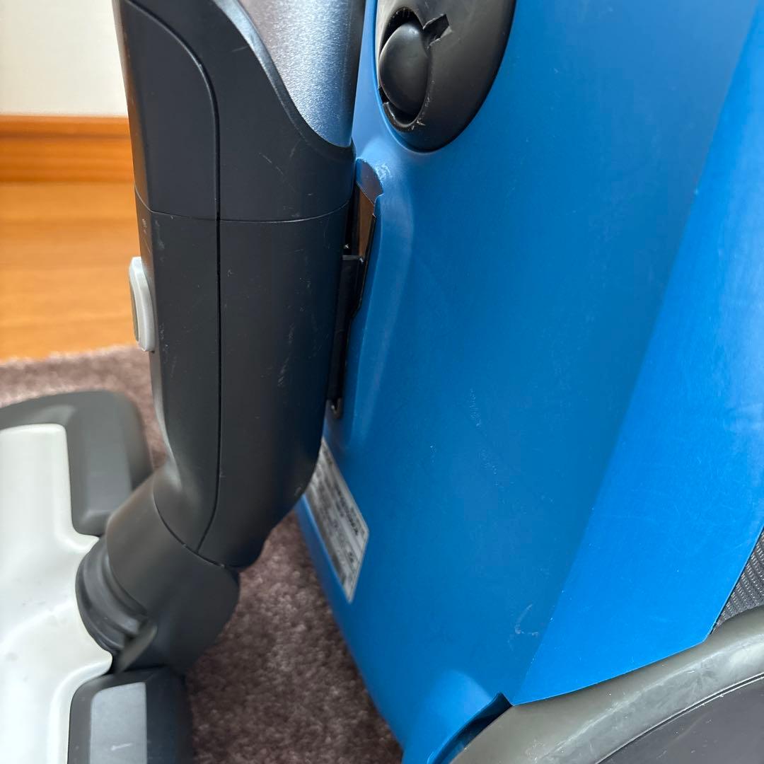 Electrolux エルゴスリーオート　掃除機 本体　EET530CB