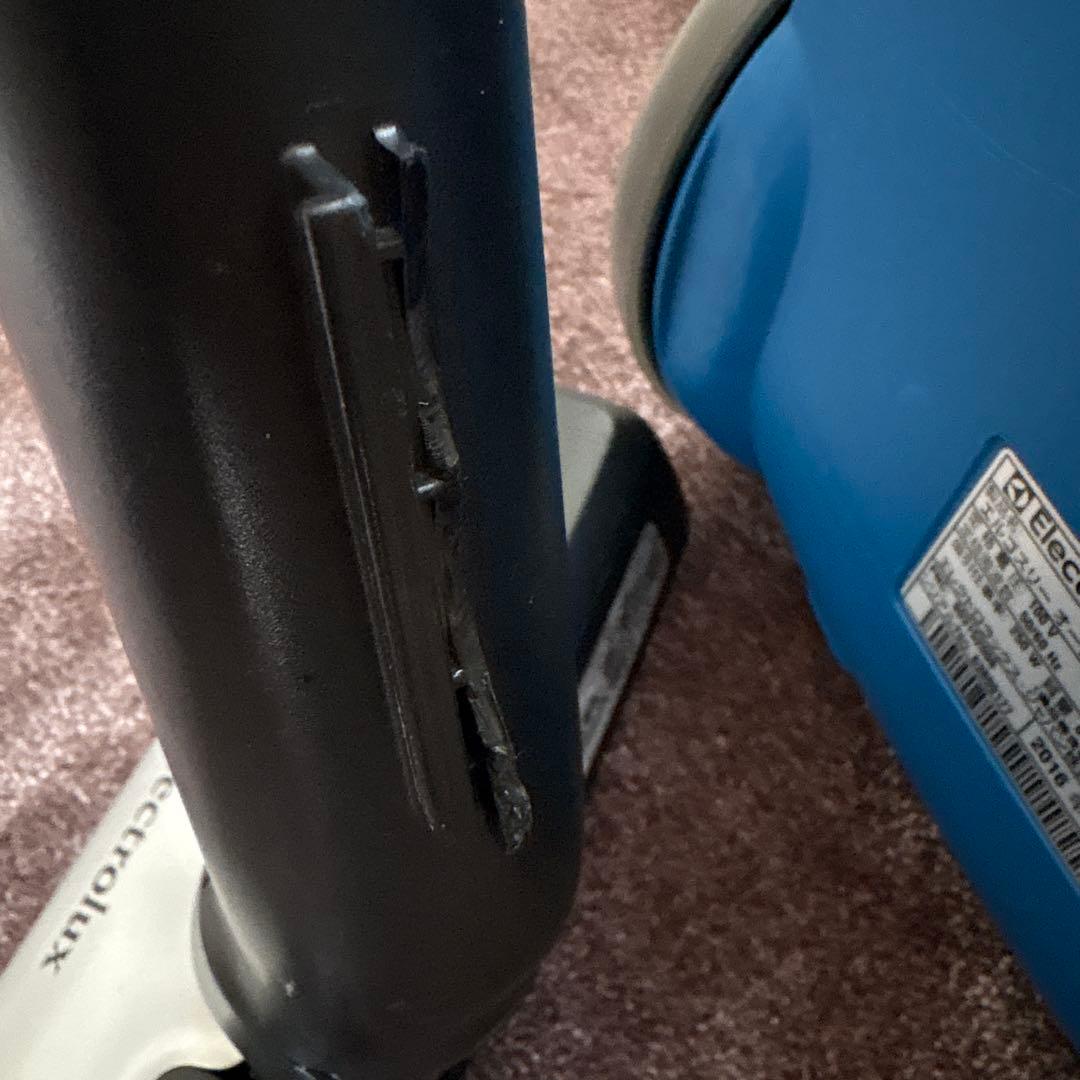 Electrolux エルゴスリーオート　掃除機 本体　EET530CB