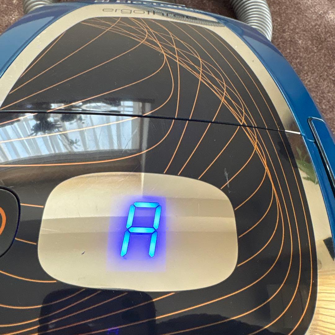 Electrolux エルゴスリーオート　掃除機 本体　EET530CB