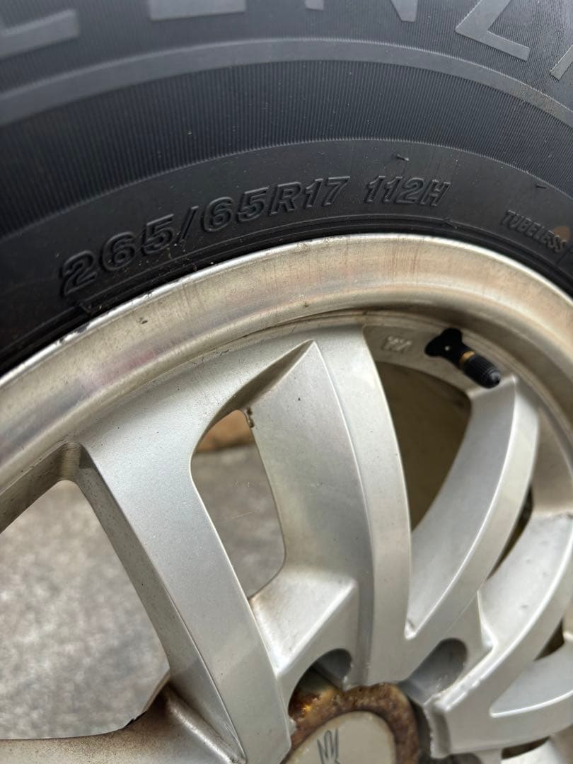ブリヂストン　アレンザLX100 265/65R17