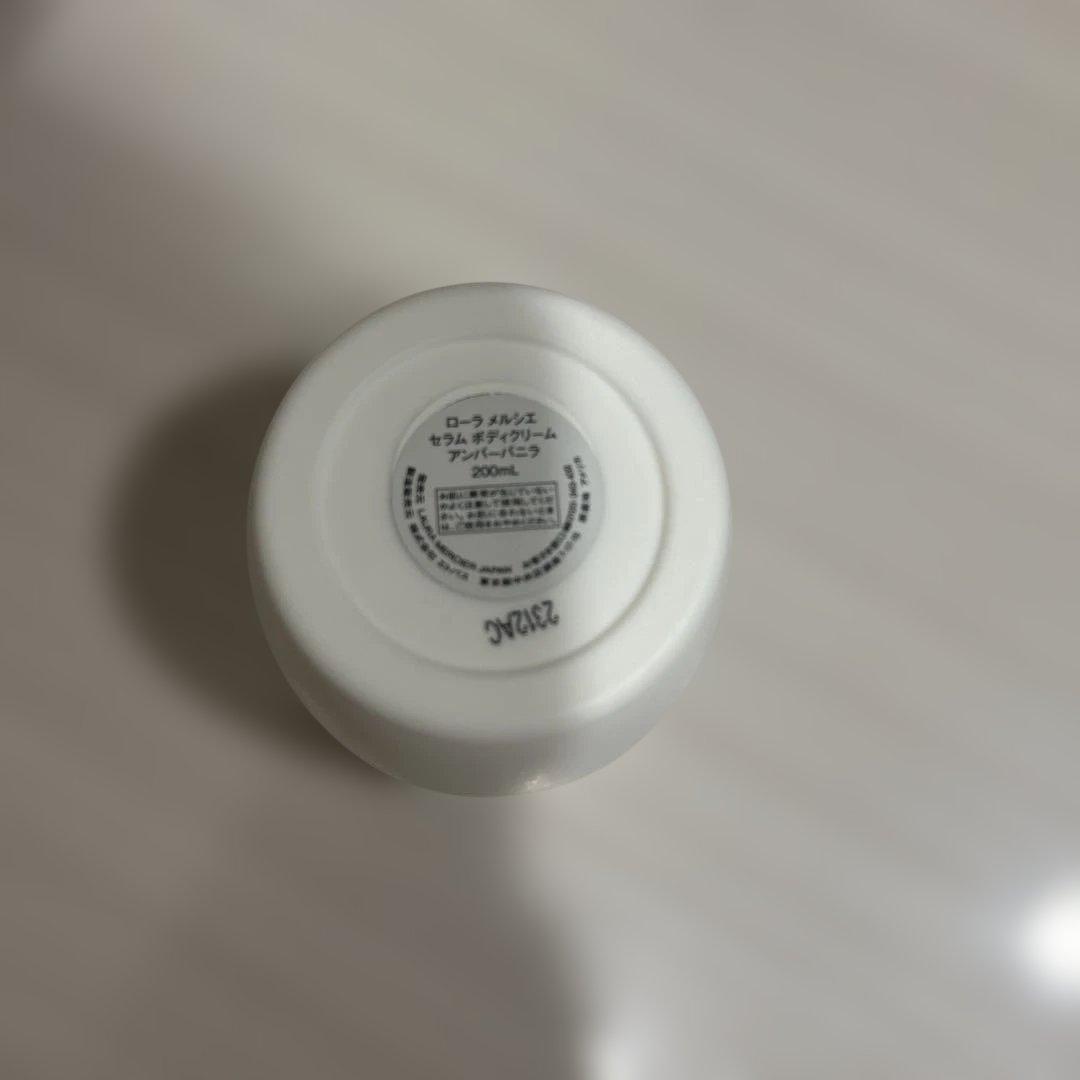 ローラ　メルシエ　セラム　ボディクリーム アンバーバニラ200ml