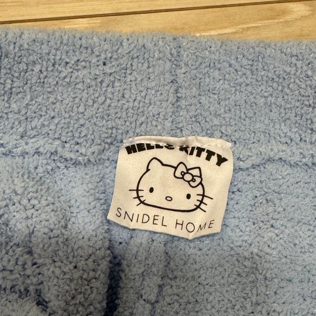 【HELLO KITTY】ニットカーディガン　ショートパンツ