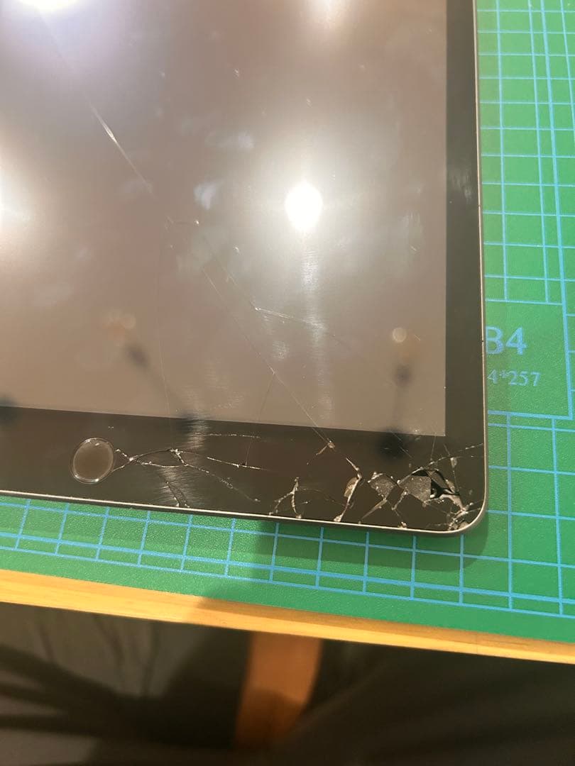 ⑥iPad 第7世代 MW752J/A バッテリー81％　32gb OS更新済