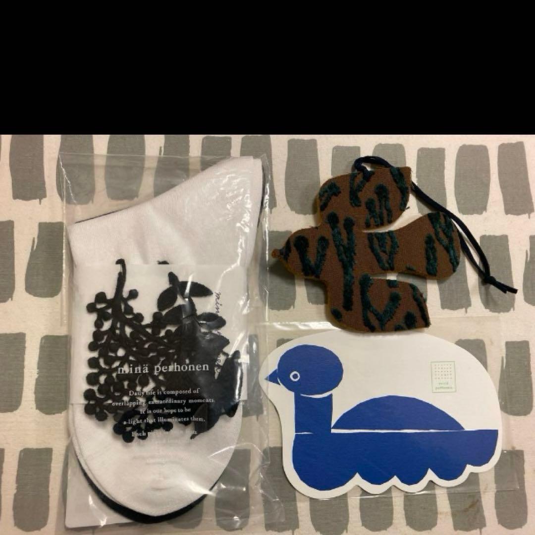 新品ミナペルホネンforest paradeソックス& ポストカード&チャーム