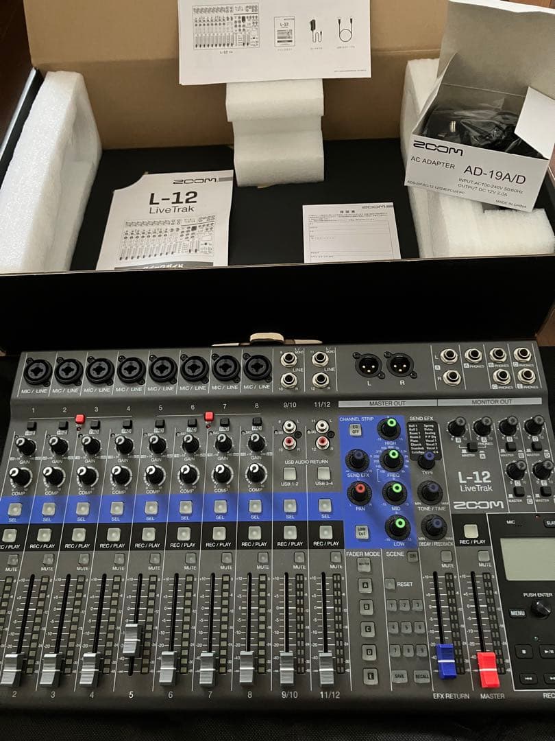 ZOOM LiveTrak L-12 マルチトラックレコーダー