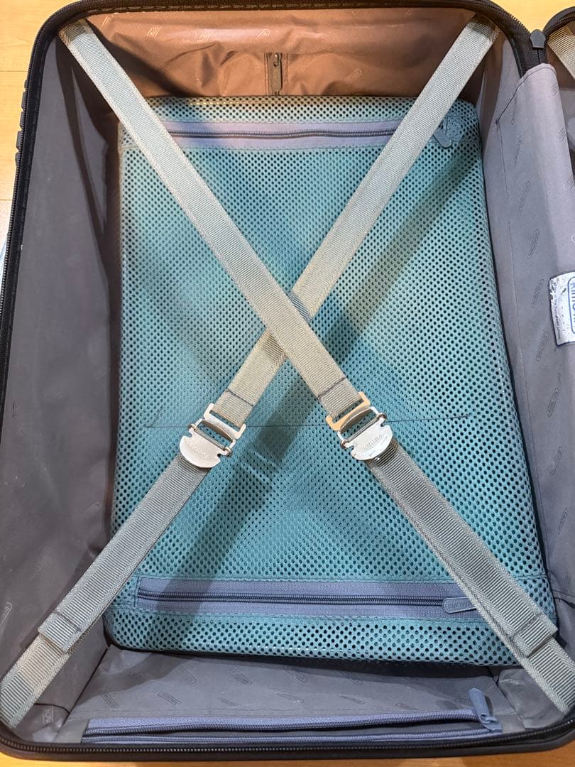 RIMOWA サルサ　シルバー機内持ち込みサイズ