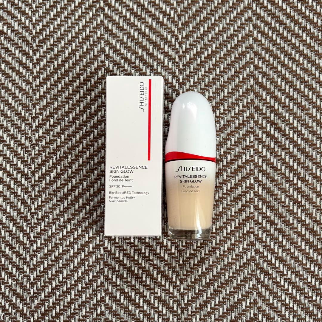 SHISEIDO　エッセンス　スキングロウ　ファンデーション　　140
