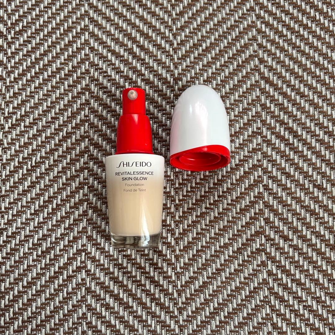 SHISEIDO　エッセンス　スキングロウ　ファンデーション　　140