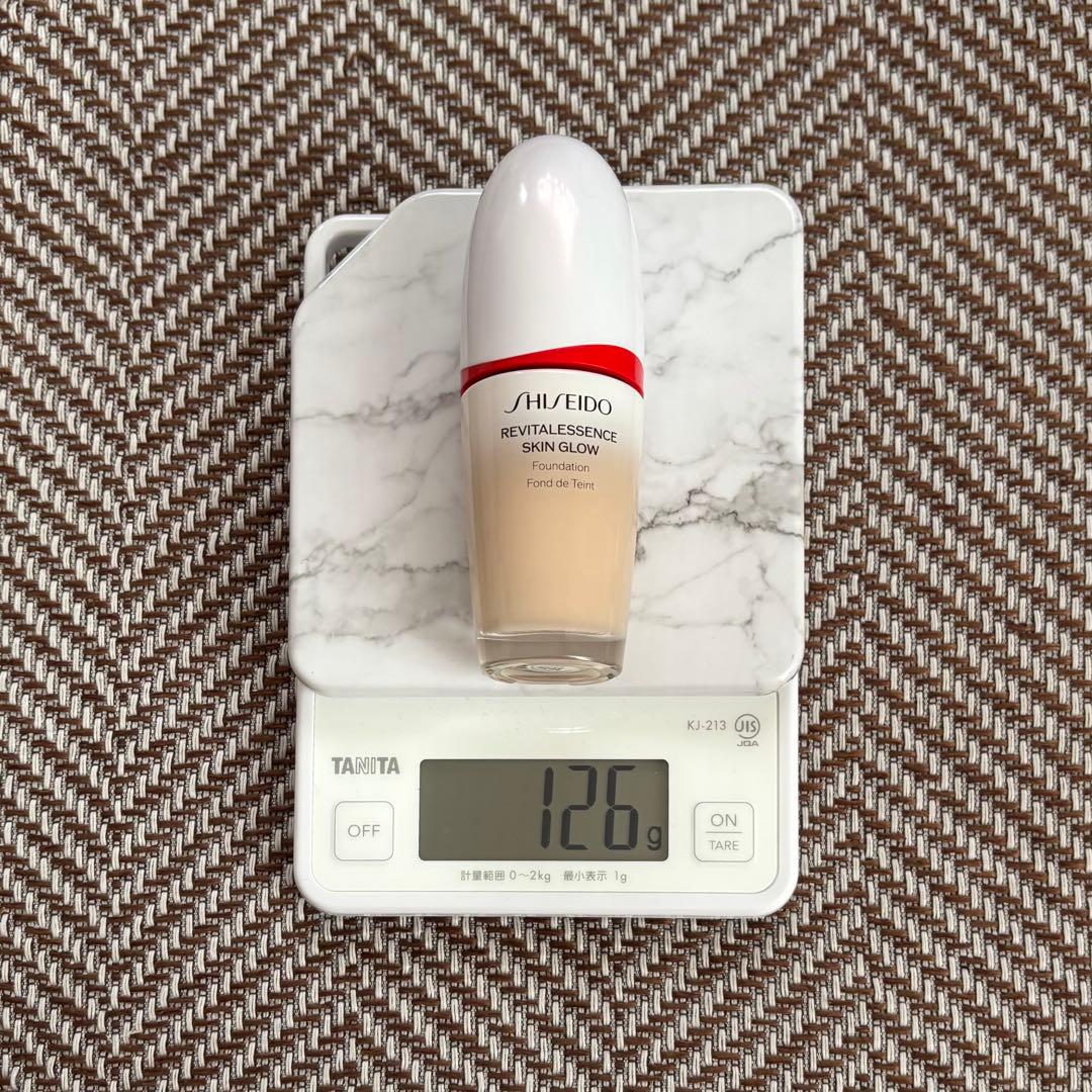 SHISEIDO　エッセンス　スキングロウ　ファンデーション　　140