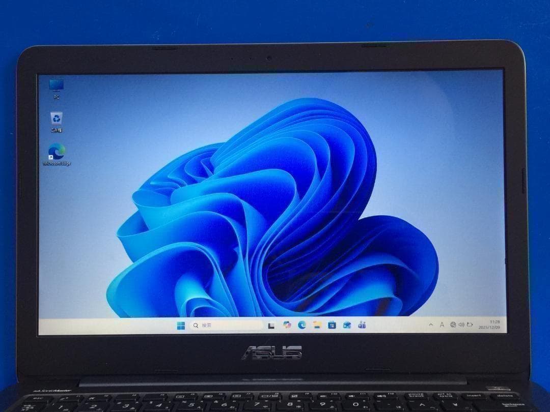 ASUS E403SA 14型TFT液晶 SSD 軽量コンパクトノートパソコン