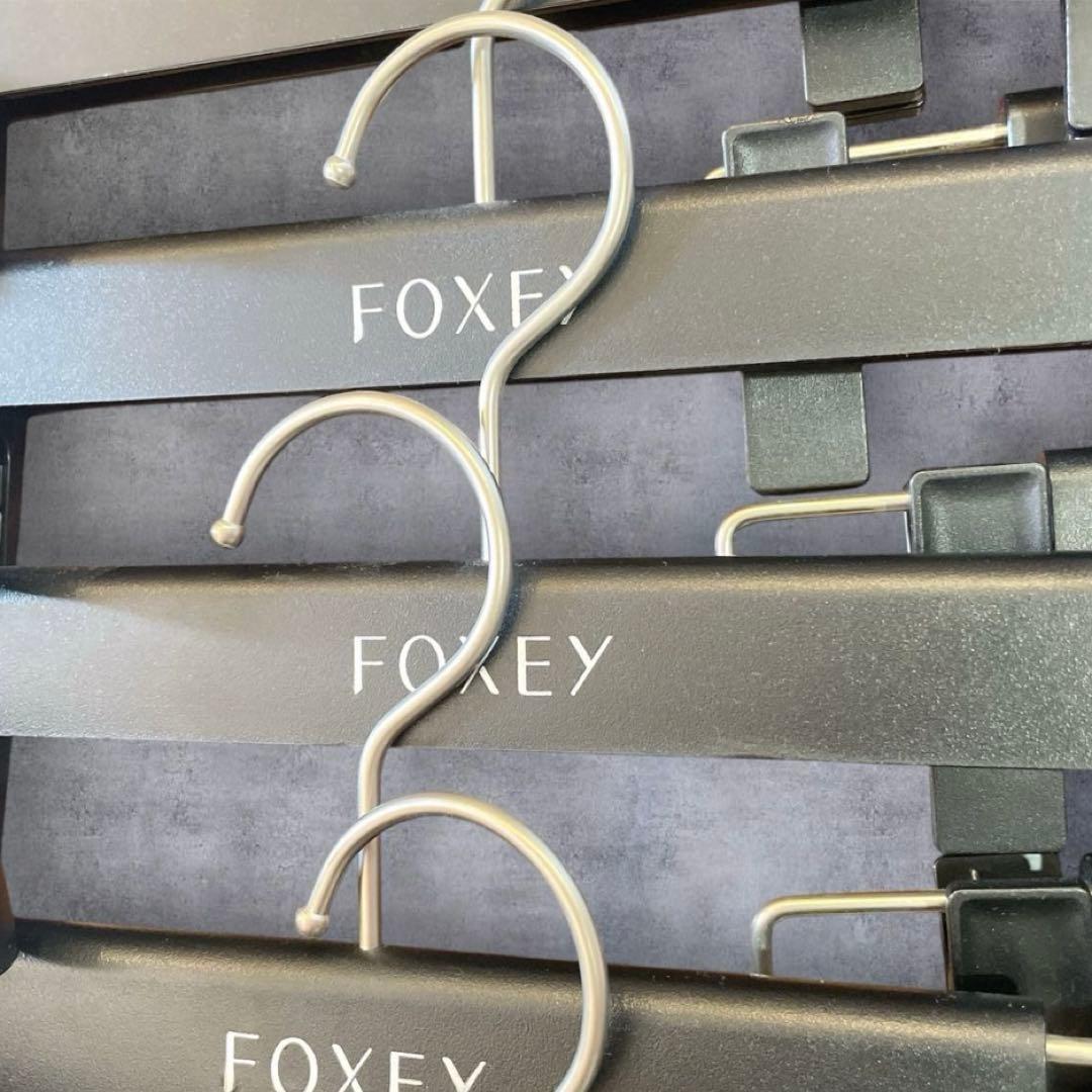 ☆合計36本☆FOXEY ハンガー　トップス用13本 ボトムス用23本