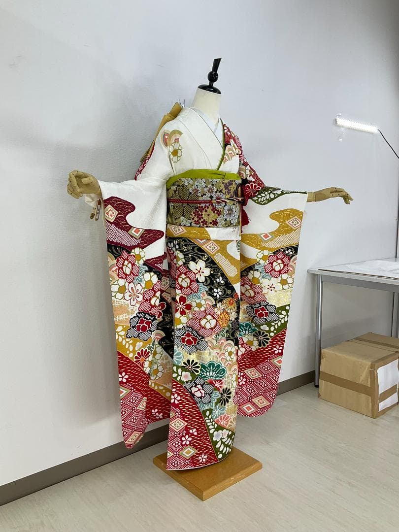 お振袖フルセット　7点セット　白　古典テイスト　LL～トールサイズ　正絹　美品