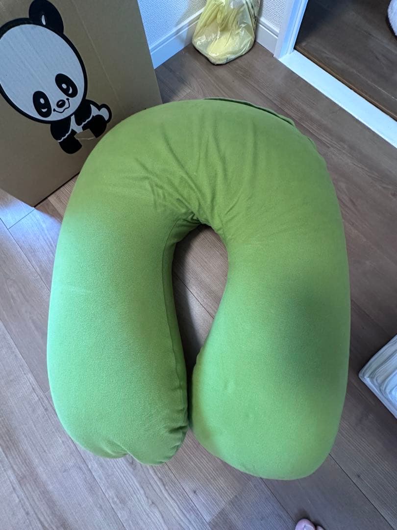 緑色 U字型クッションYogibo