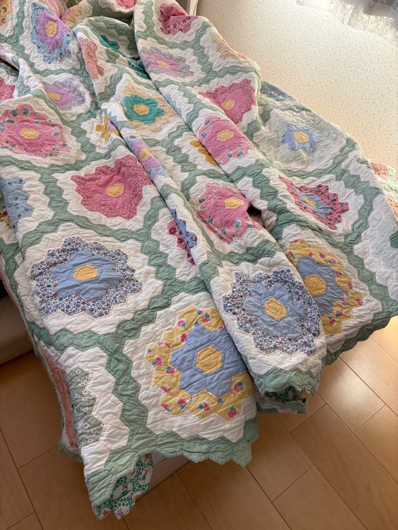 3/15までのSALE❣️アンティークキルト♡おばあちゃんの花園大判　マルチカバー