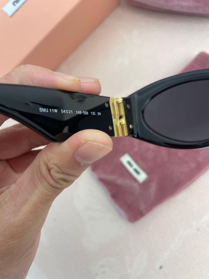 miu miu ブラック サングラス SMJ 11W