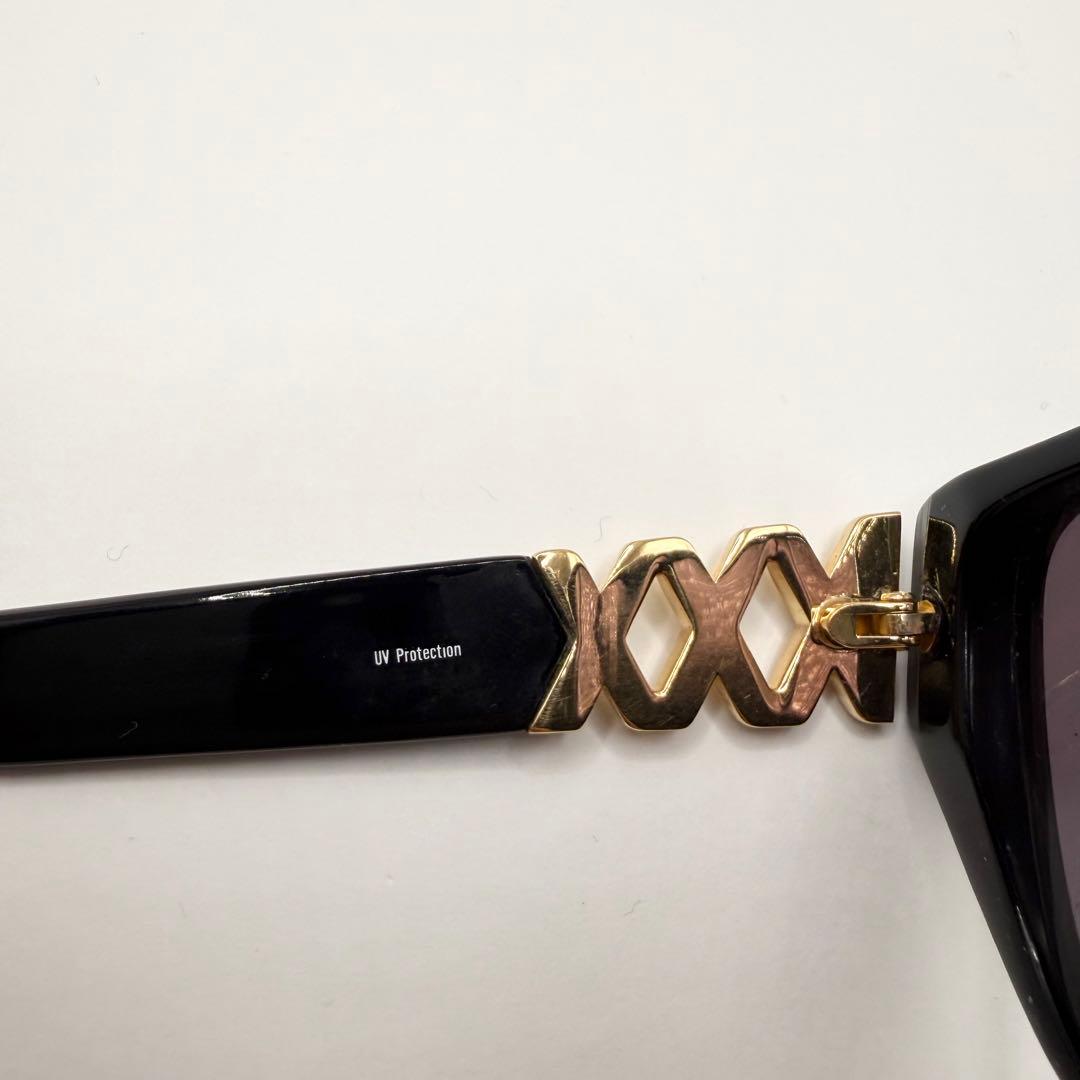 YVES SAINT LAURENT サングラス ゴールド　ブラックカラー