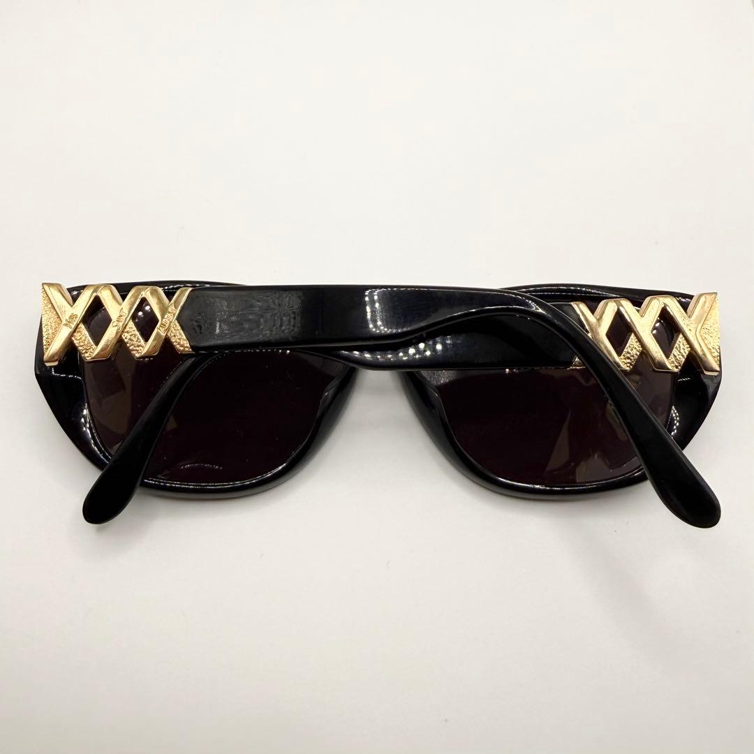 YVES SAINT LAURENT サングラス ゴールド　ブラックカラー