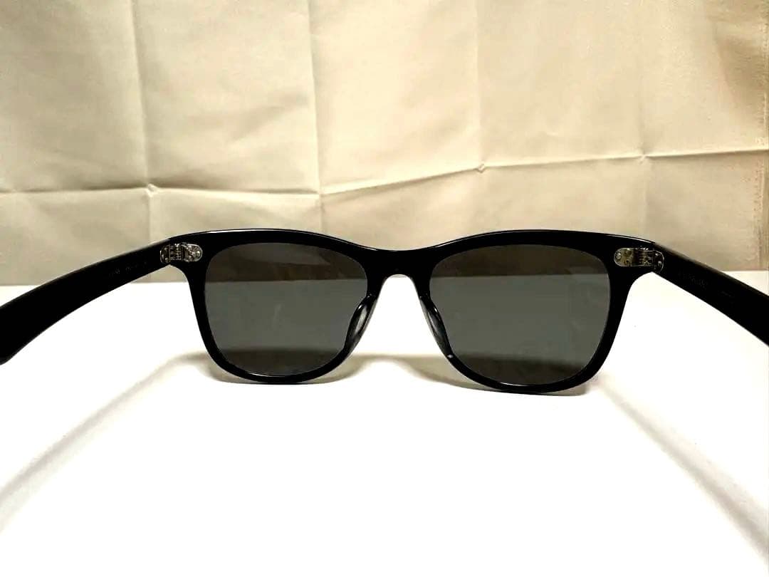 OLIVER PEOPLES ブラックサングラス