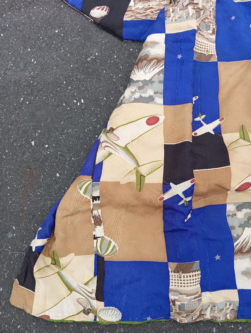 戦前 冬用　子供服　着物　戦争柄　富士山　落下傘　戦闘機　戦争旭日旗　古布　戦艦