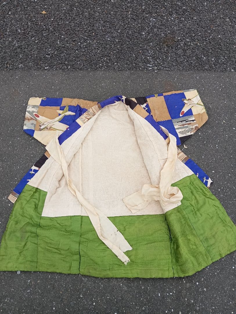 戦前 冬用　子供服　着物　戦争柄　富士山　落下傘　戦闘機　戦争旭日旗　古布　戦艦