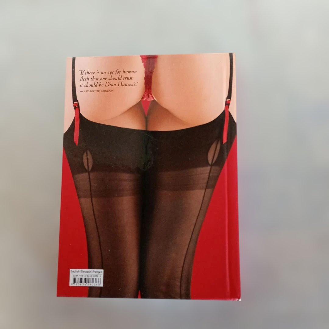 洋書 TASCHEN THE LITTLE BIG BOOK OF Legs