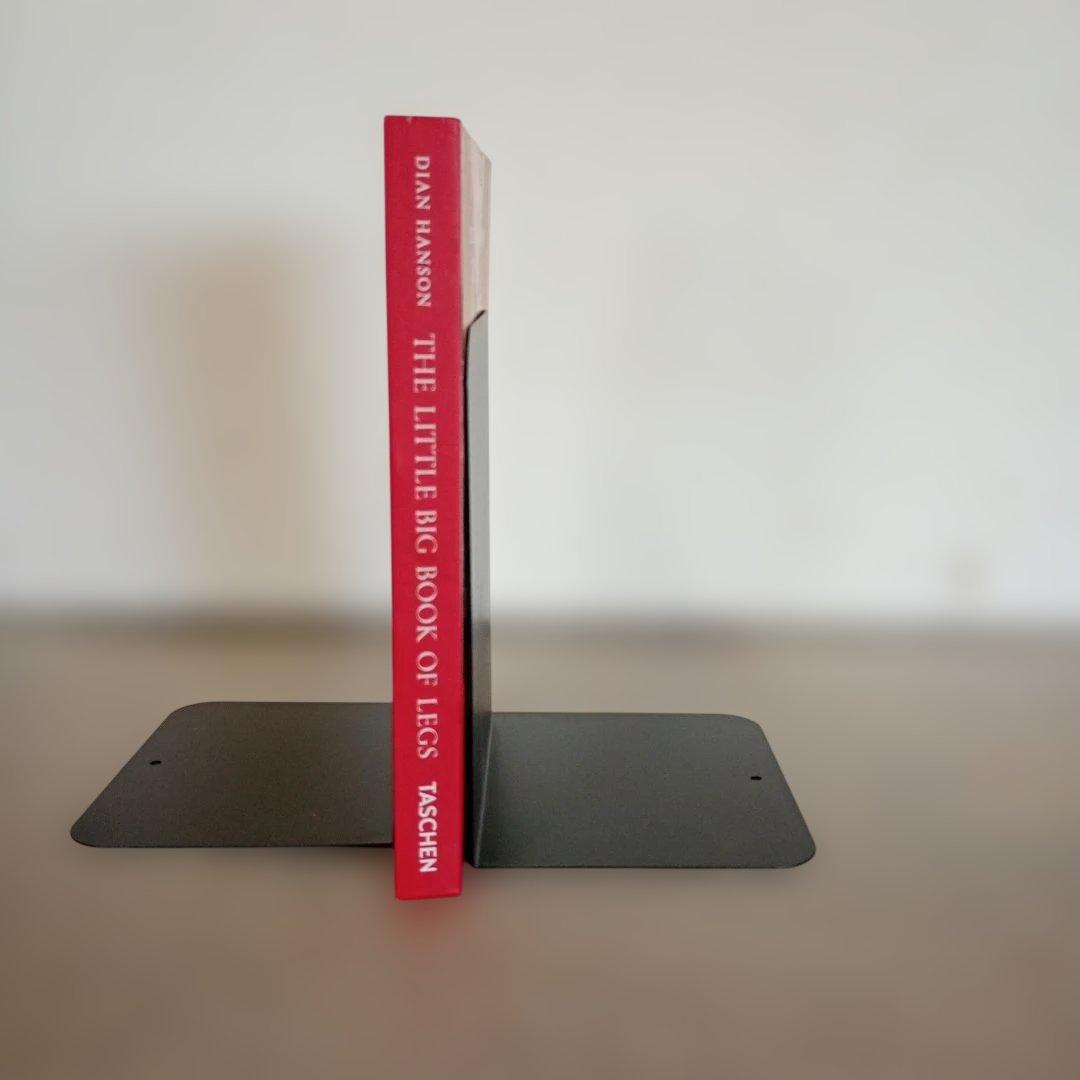 洋書 TASCHEN THE LITTLE BIG BOOK OF Legs