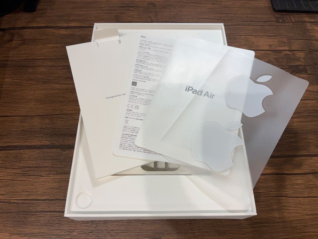 【凧人】iPad Air 第5世代 Wi-Fi 64GB スターライト