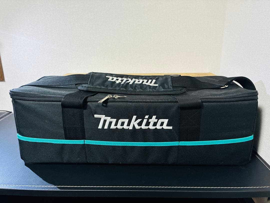 Makita 掃除機40V CL003G サイクロン一体式　専用ケース付