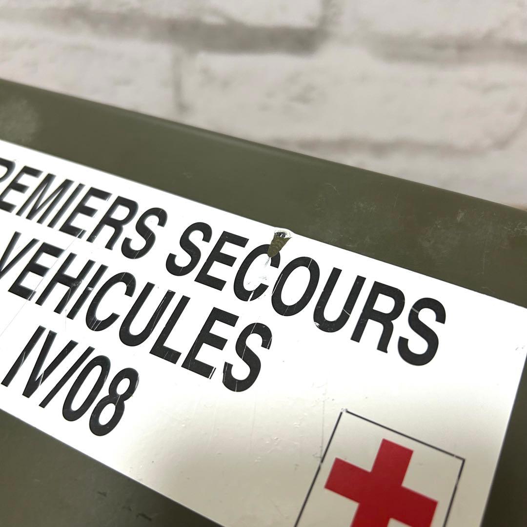 現地購入 フランス軍のFirst Aid l Box メディカルボックス