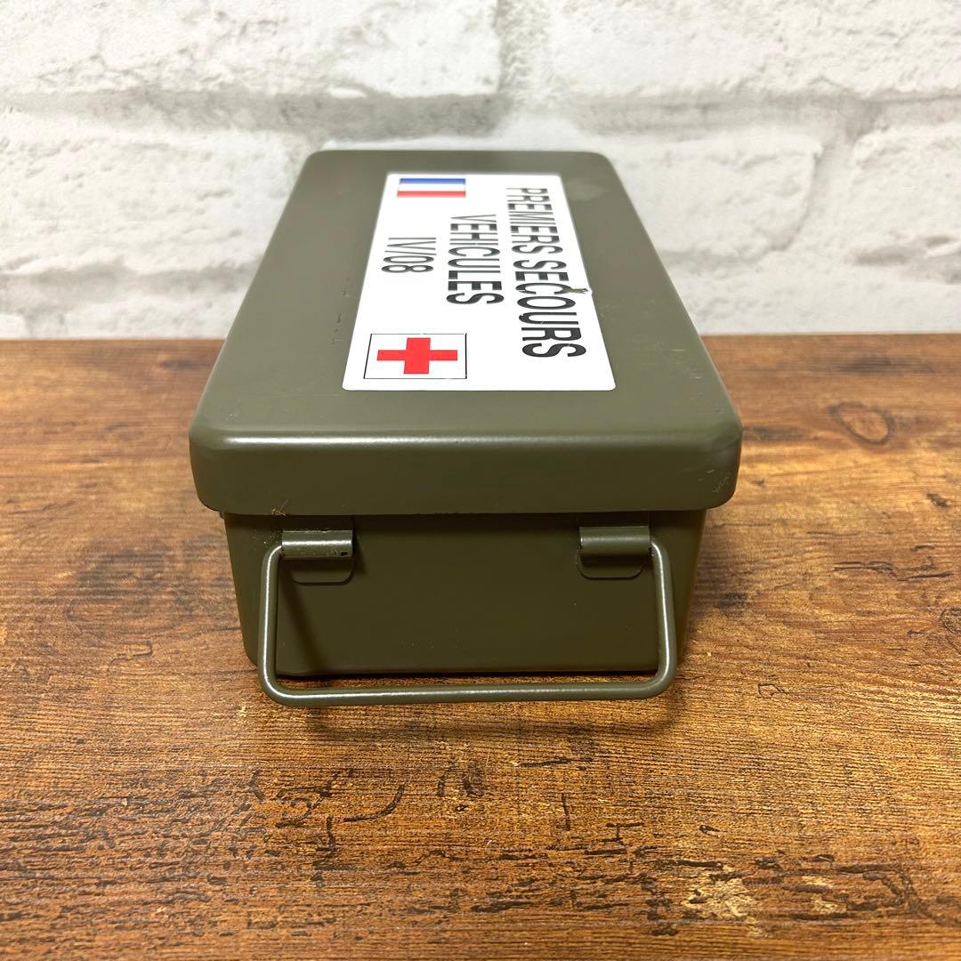 現地購入 フランス軍のFirst Aid l Box メディカルボックス