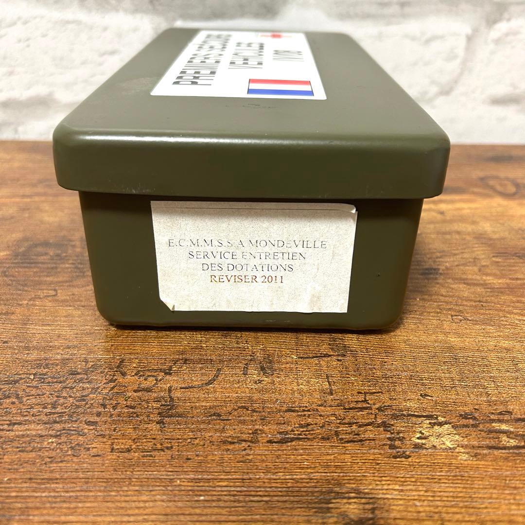 現地購入 フランス軍のFirst Aid l Box メディカルボックス