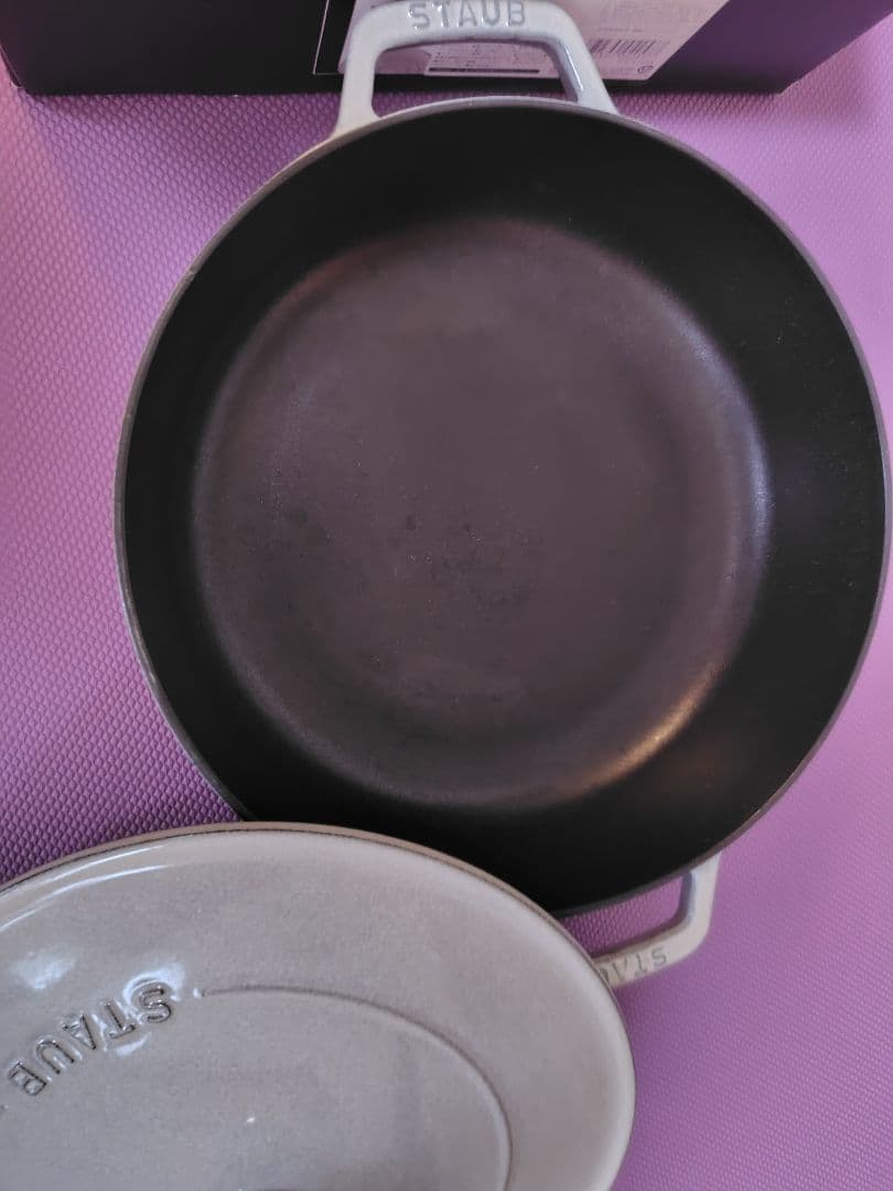 Jin！！STAUB 鋳鉄 両手鍋 グレー 約26cm