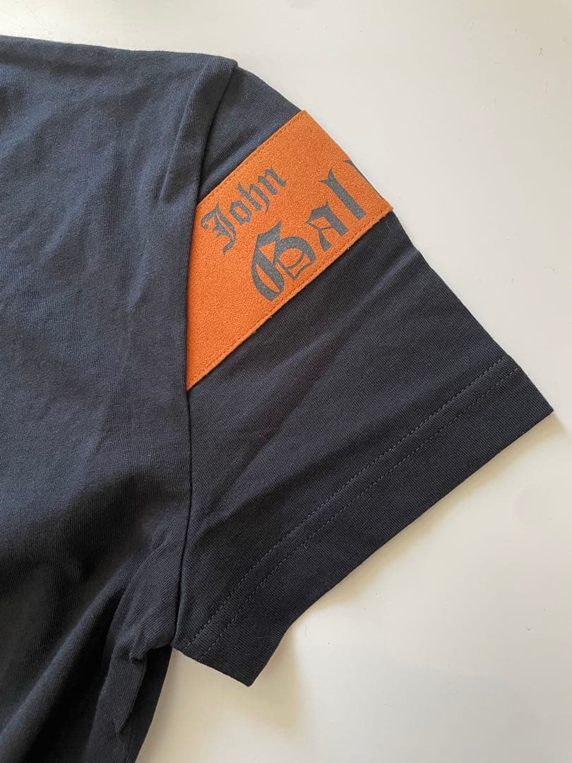 新品未使用　John Gallianoバックプリント　VネックTシャツ ブラック