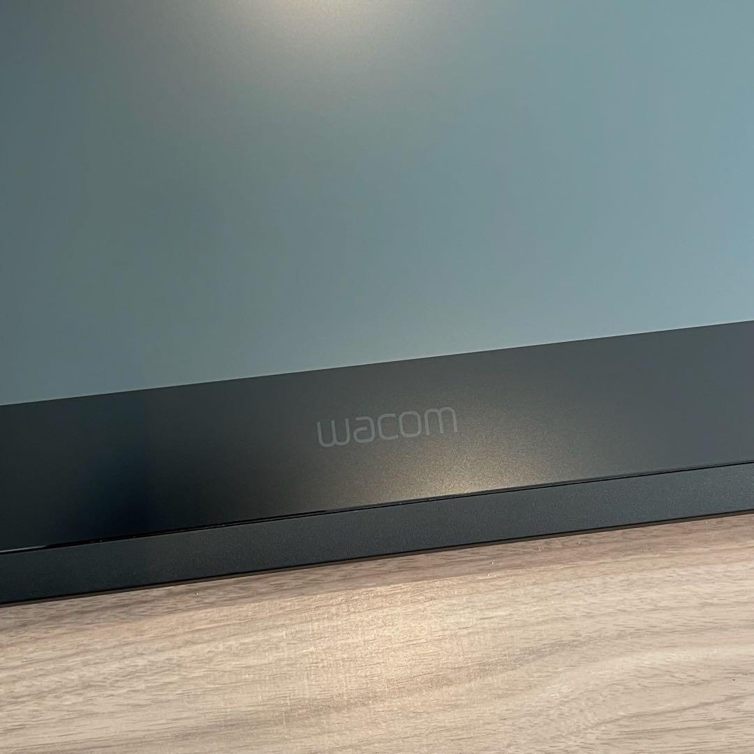 Wacom Cintiq 22 FHD DTK2260 ワコム　液タブ