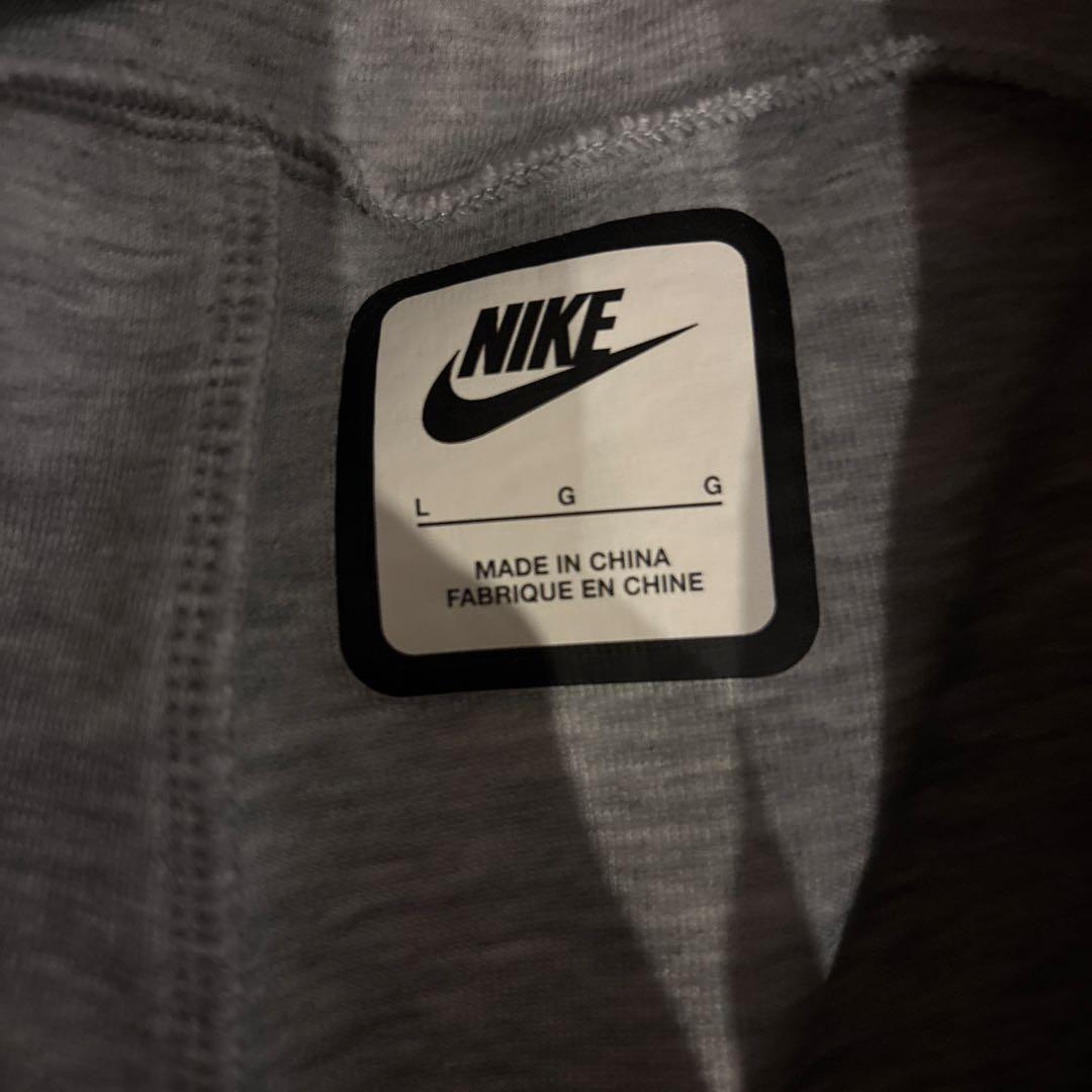Nike テックフリーススエットグレー