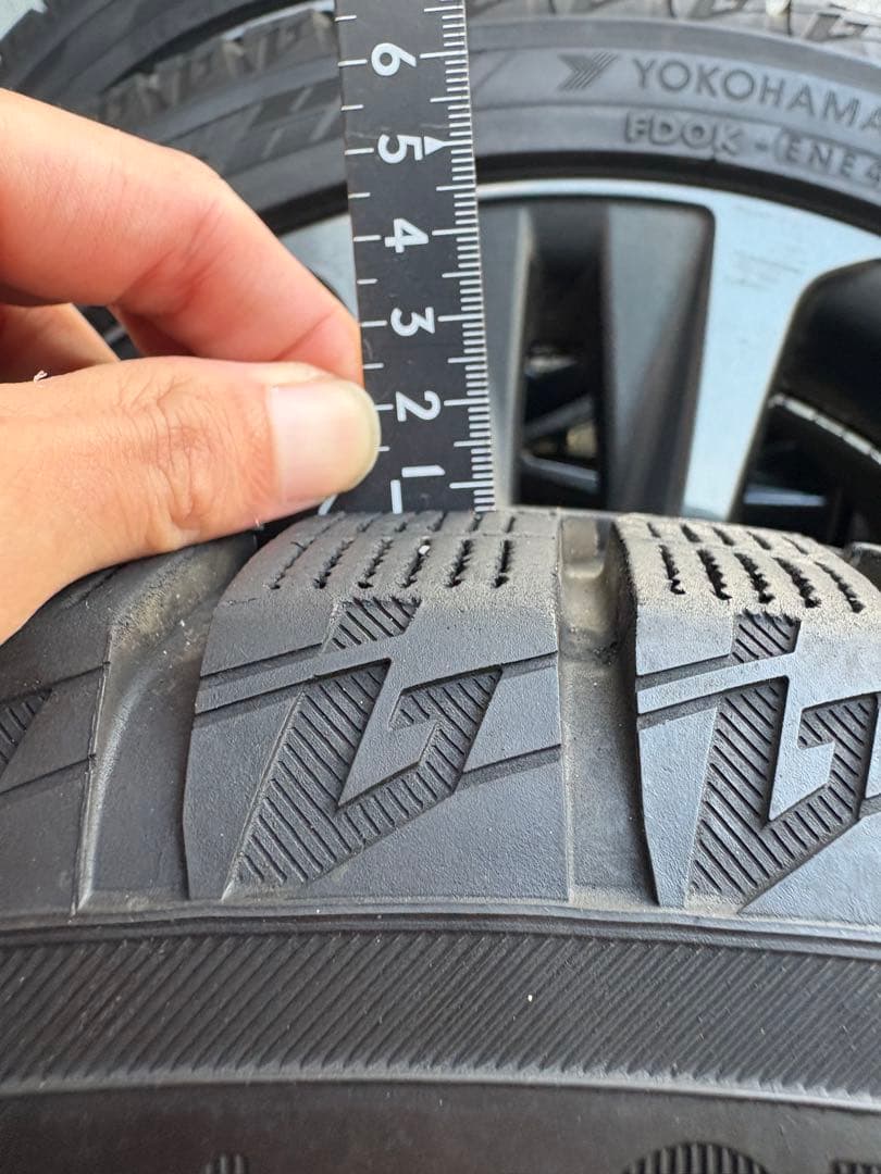 スタッドレス YOKOHAM ICE GUARD 215/45/17 バリ山
