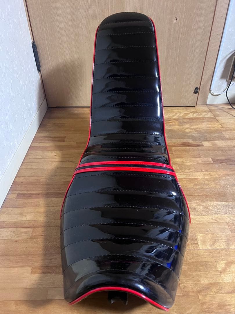 バリオス1型 3段シート 赤黒エナメル