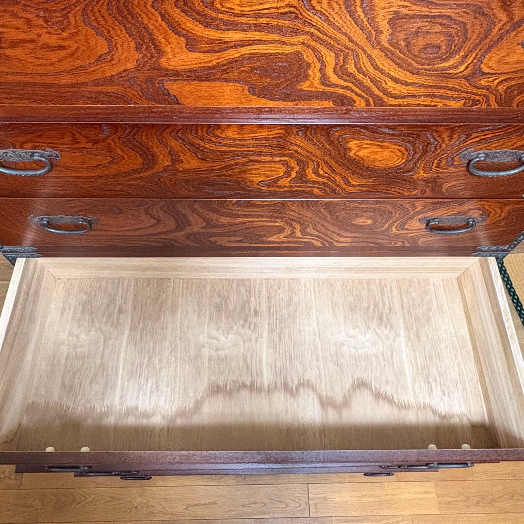 玉杢調 桐箪笥 八段 重厚金具 赤茶塗装 152cm