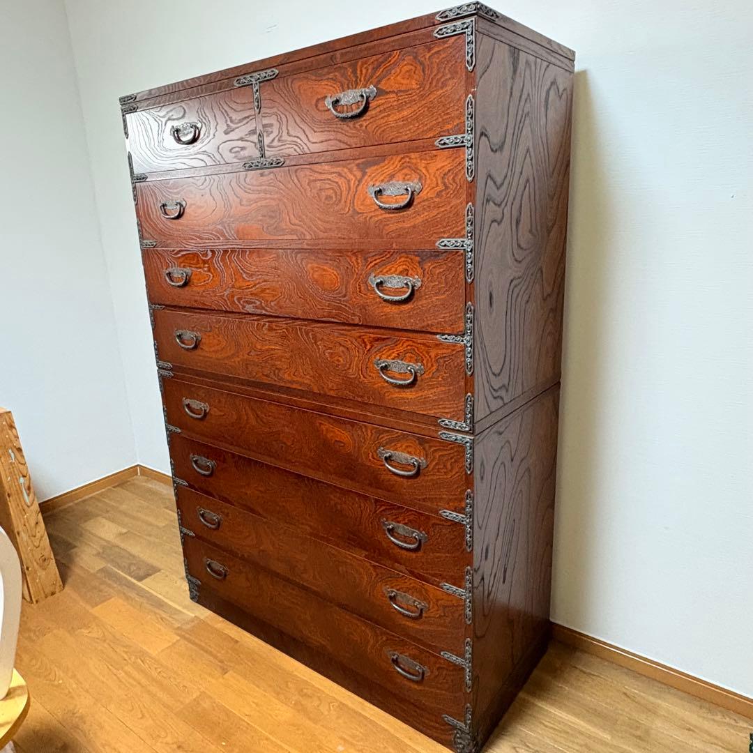 玉杢調 桐箪笥 八段 重厚金具 赤茶塗装 152cm