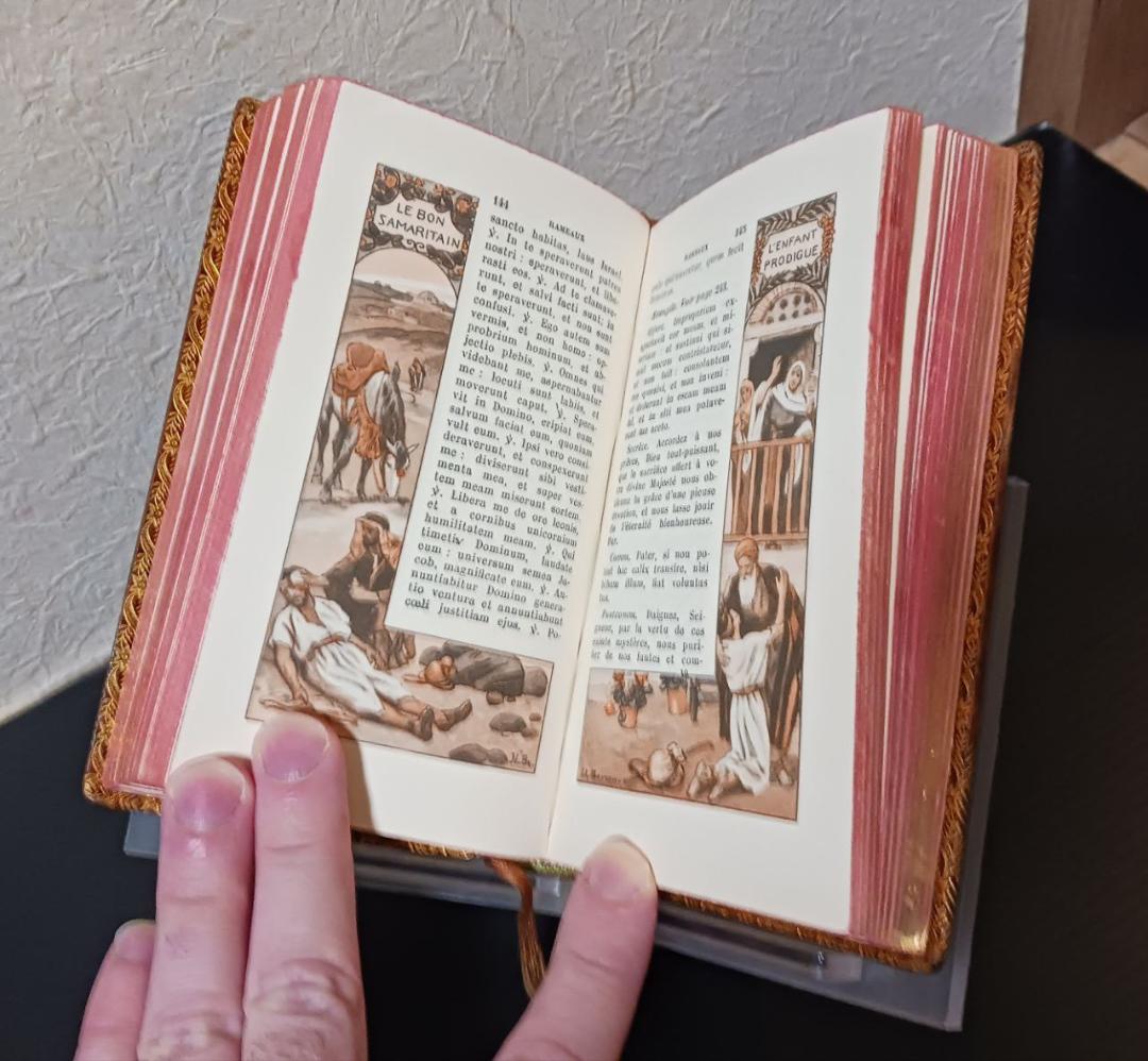 フランス製ミサ典書 MISSEL 革装丁 金彩小口 祈祷書 洋書