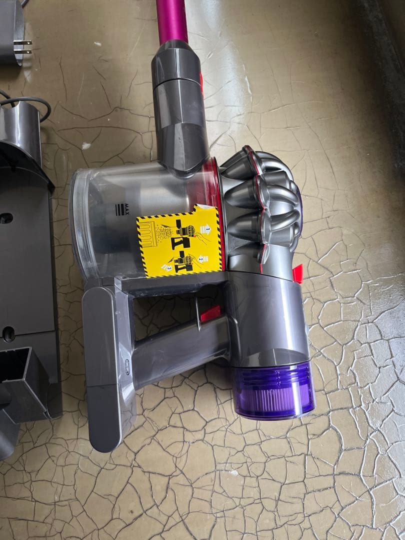 Dyson コードレススティッククリーナー 本体　SV10Ｋ